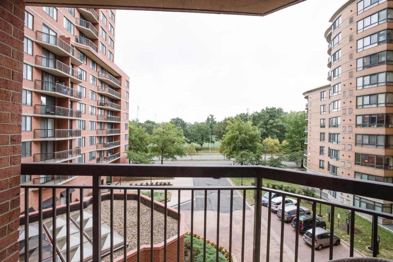 Modern & Charming Apt With Rooftop @Pentagon City อาร์ลิงตัน ภายนอก รูปภาพ