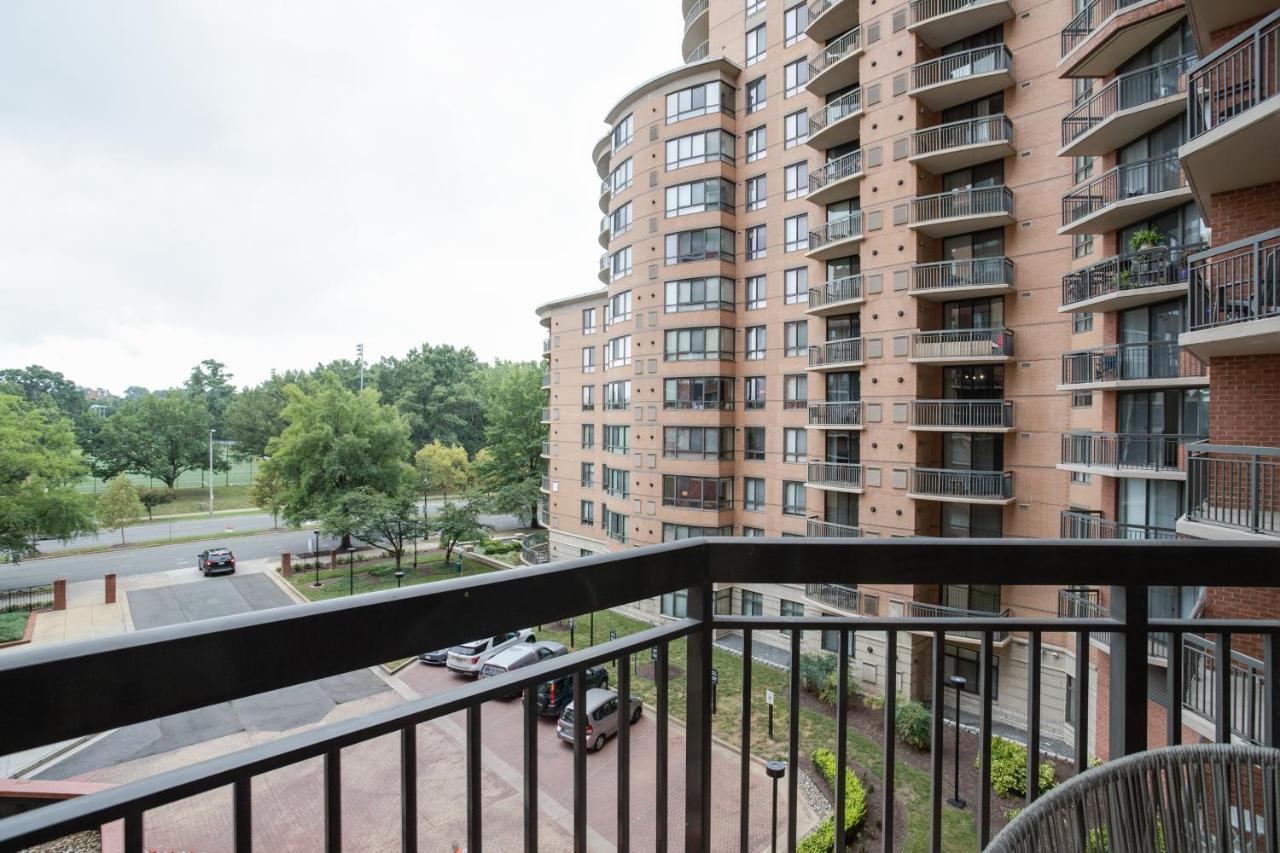 Modern & Charming Apt With Rooftop @Pentagon City อาร์ลิงตัน ภายนอก รูปภาพ