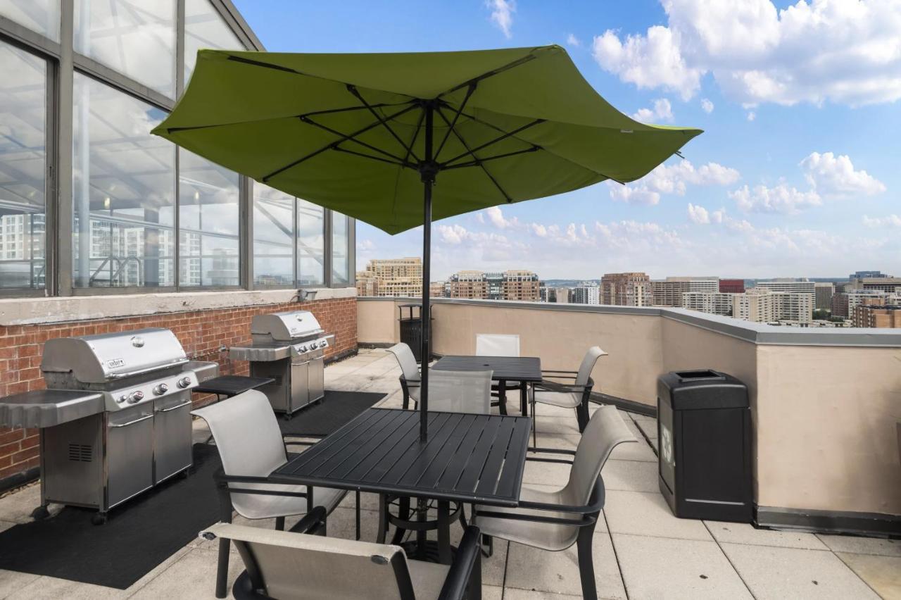 Modern & Charming Apt With Rooftop @Pentagon City อาร์ลิงตัน ภายนอก รูปภาพ